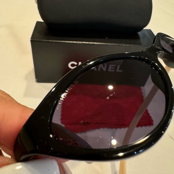 Authentic CHANEL sunglasses with case and box - Picture 6 of 8